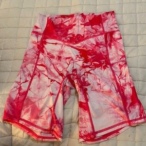 Balance athletica tie dye rider shorts in tie dye hibiscus